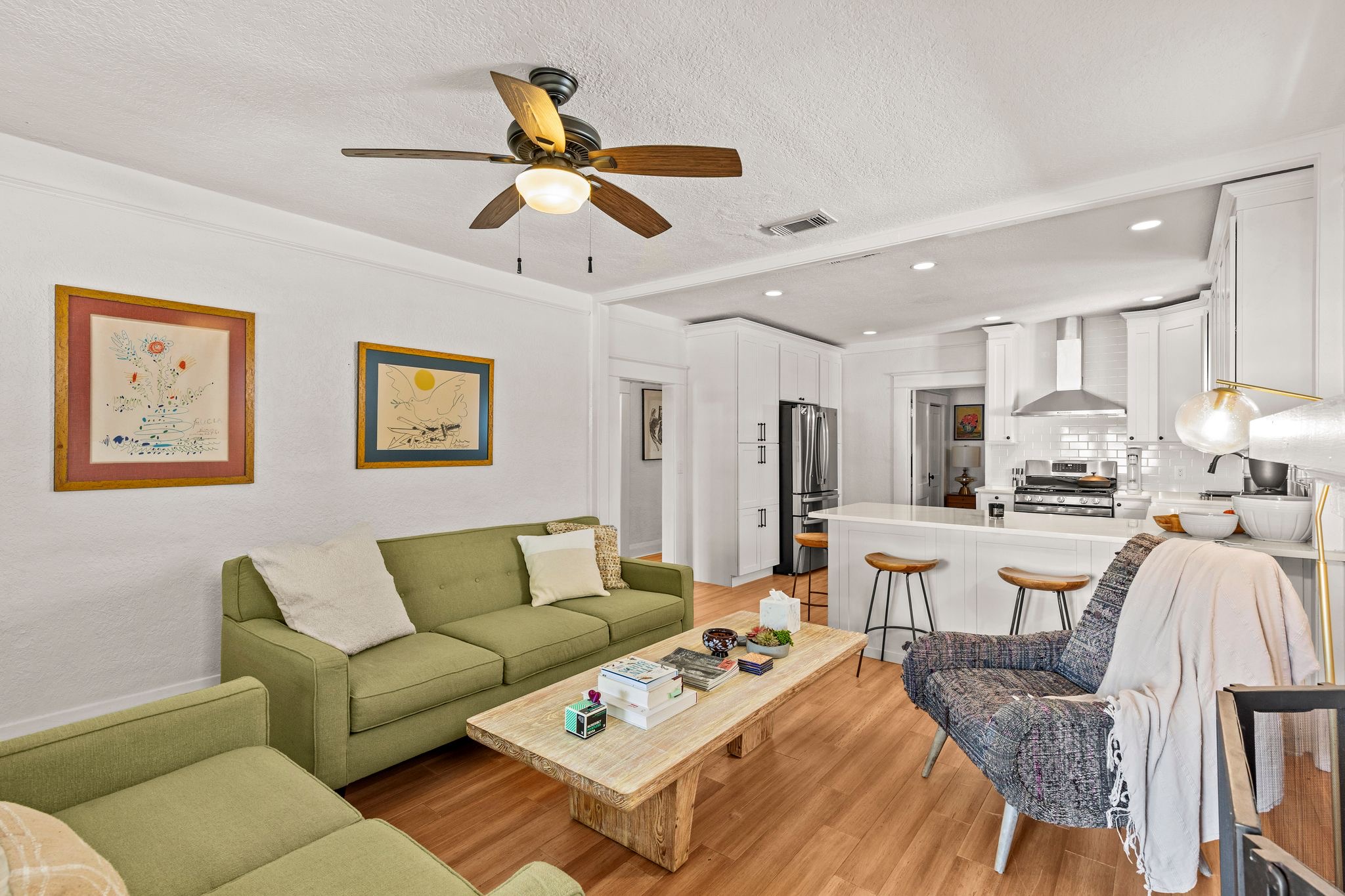 211 S ALBANY AVE | SOHO/HYDE PARK
