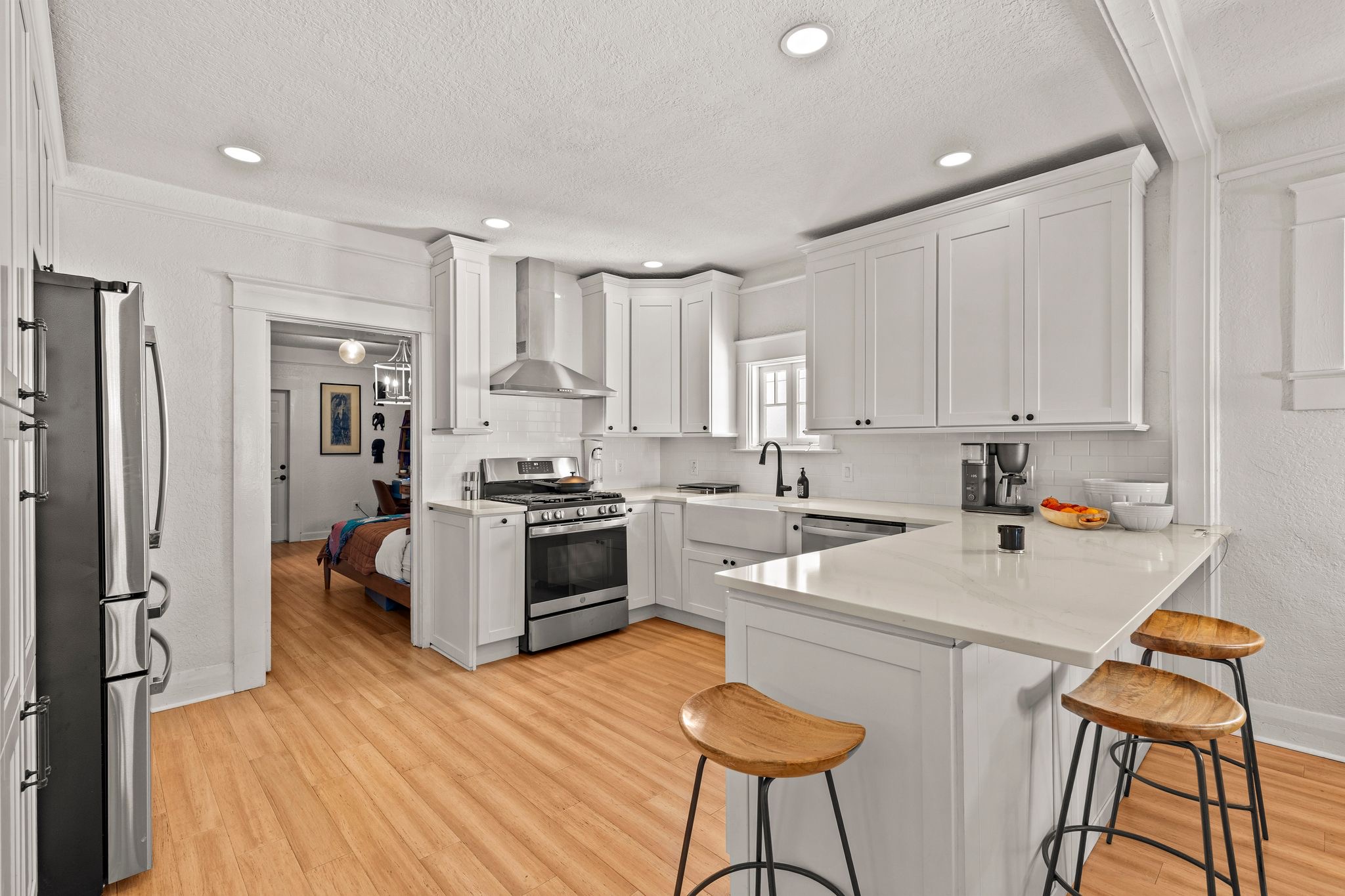 211 S ALBANY AVE | SOHO/HYDE PARK