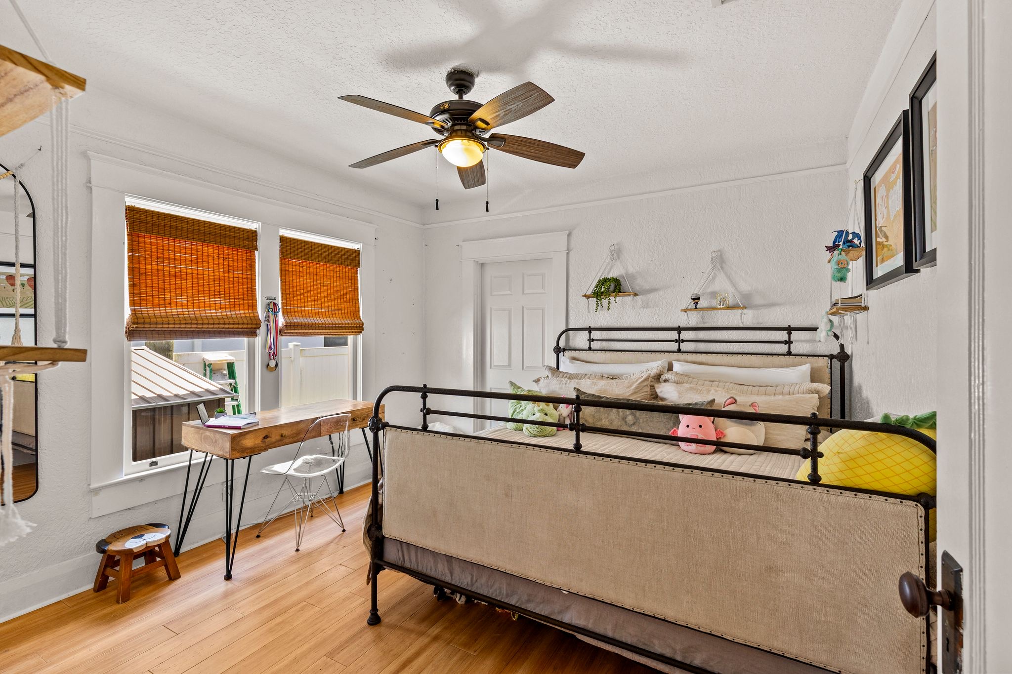 211 S ALBANY AVE | SOHO/HYDE PARK