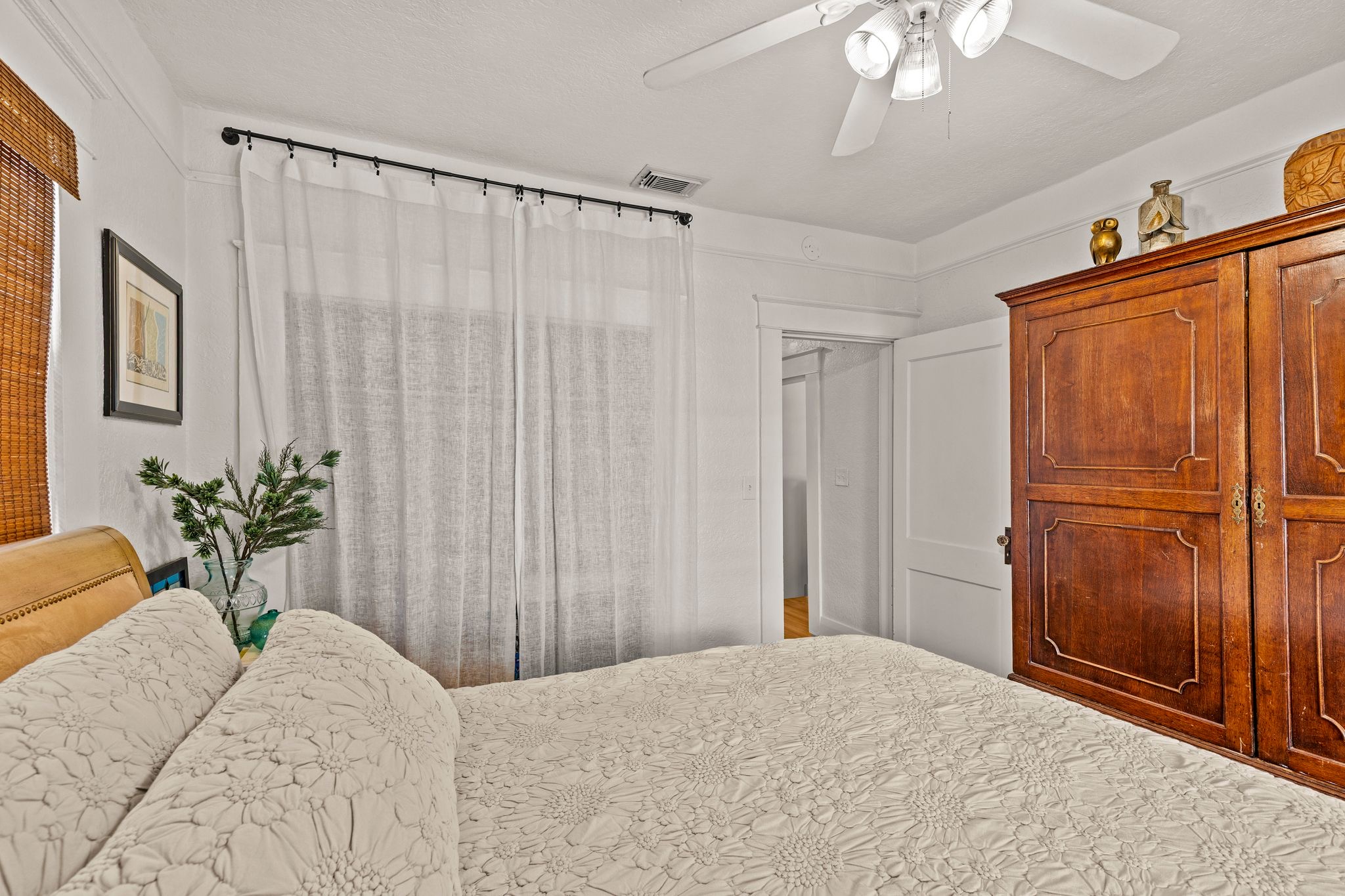 211 S ALBANY AVE | SOHO/HYDE PARK