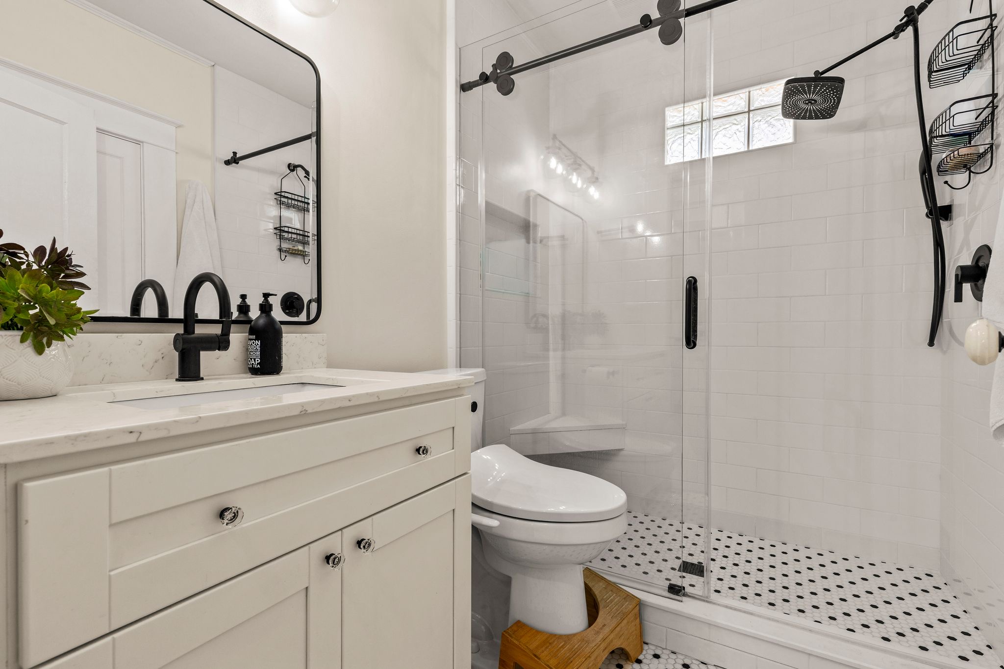211 S ALBANY AVE | SOHO/HYDE PARK