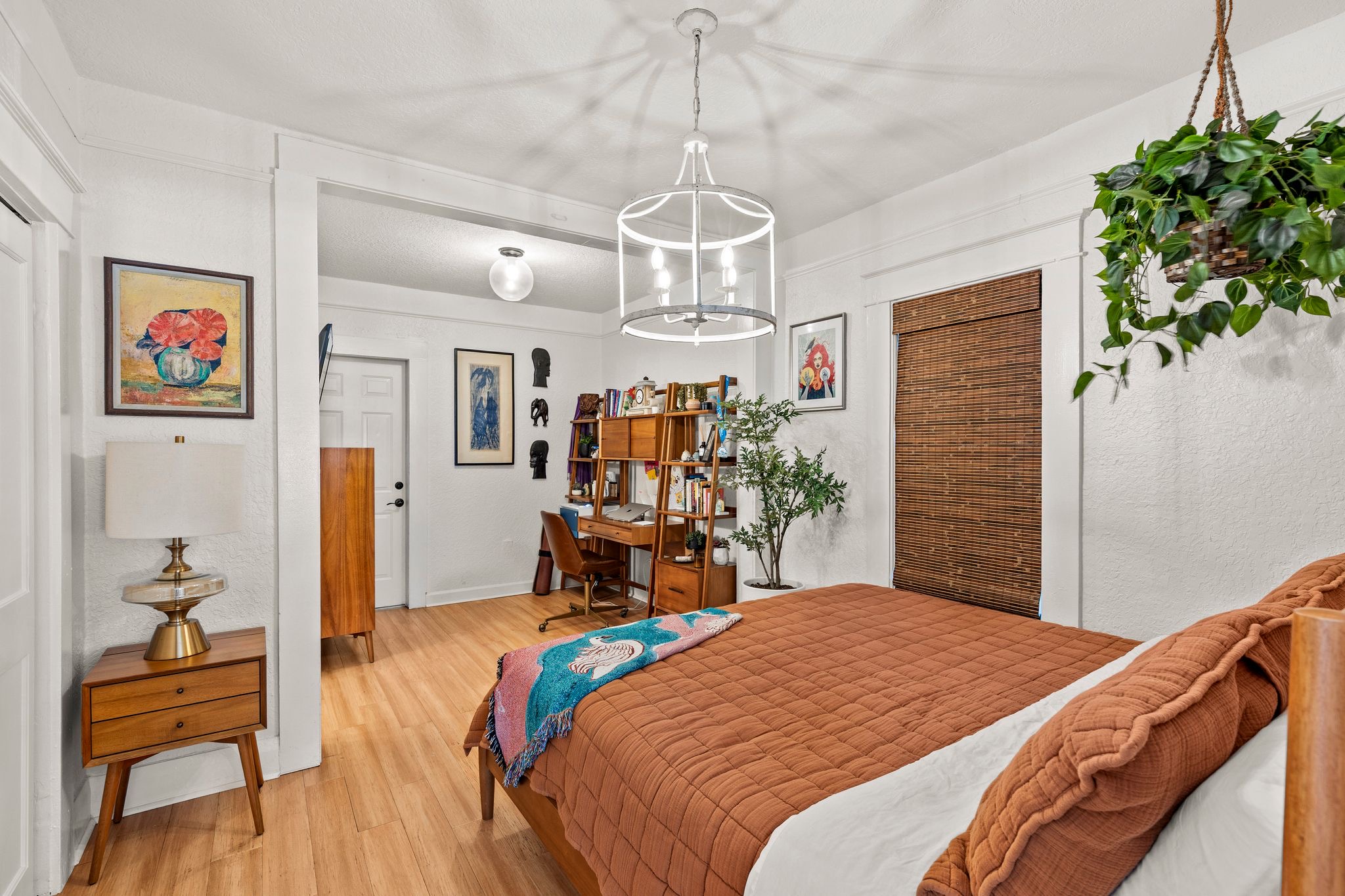 211 S ALBANY AVE | SOHO/HYDE PARK