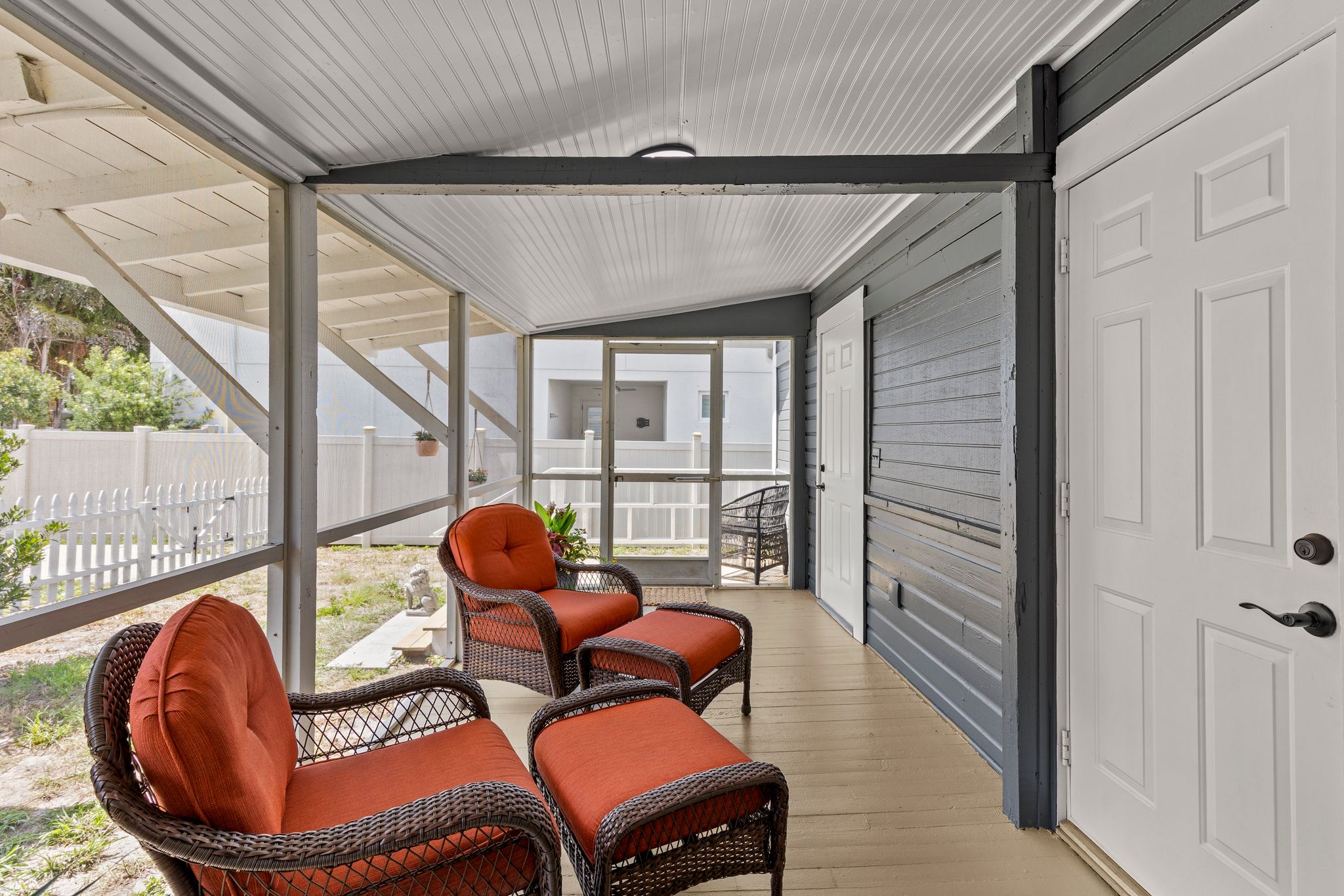 211 S ALBANY AVE | SOHO/HYDE PARK
