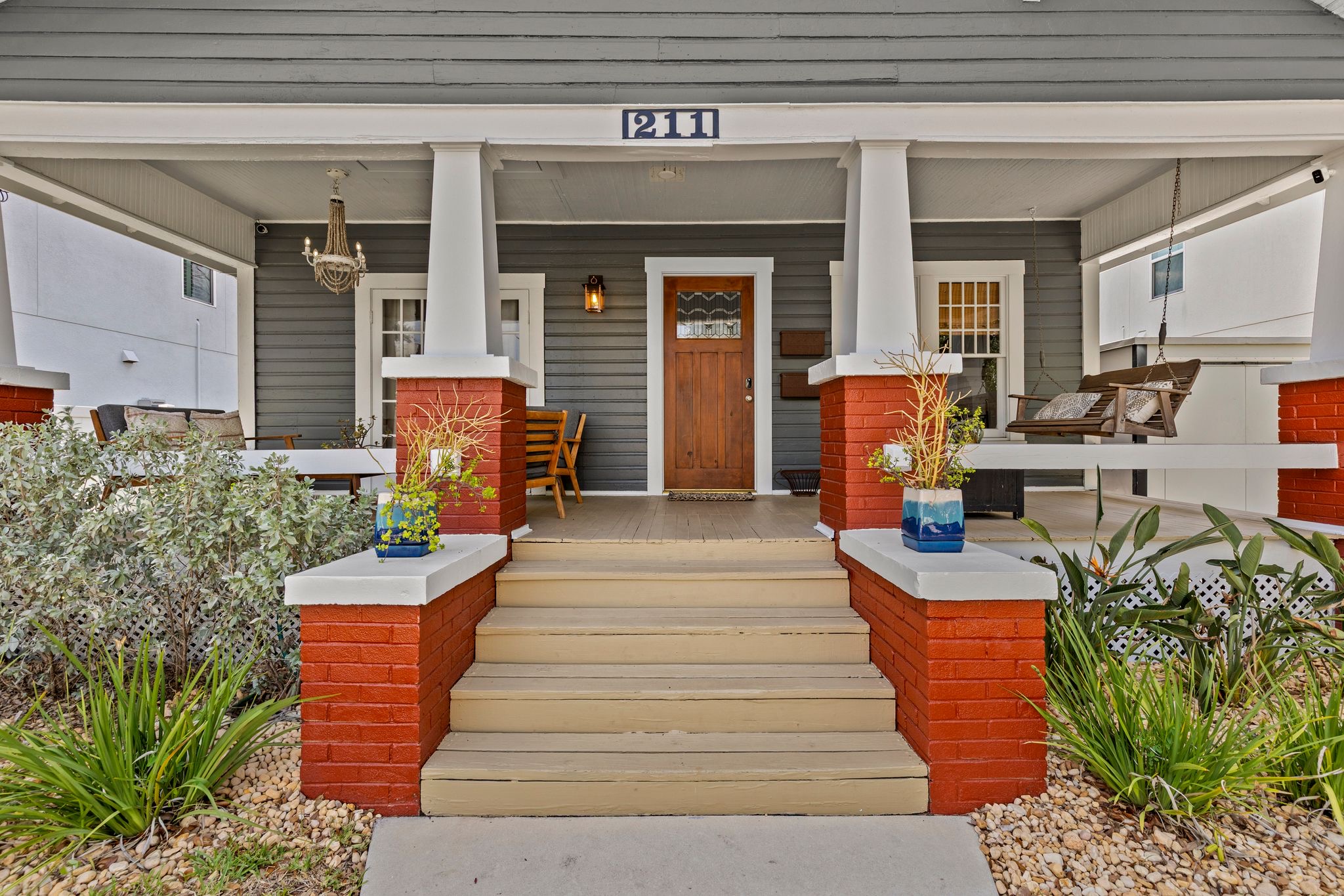 211 S ALBANY AVE | SOHO/HYDE PARK