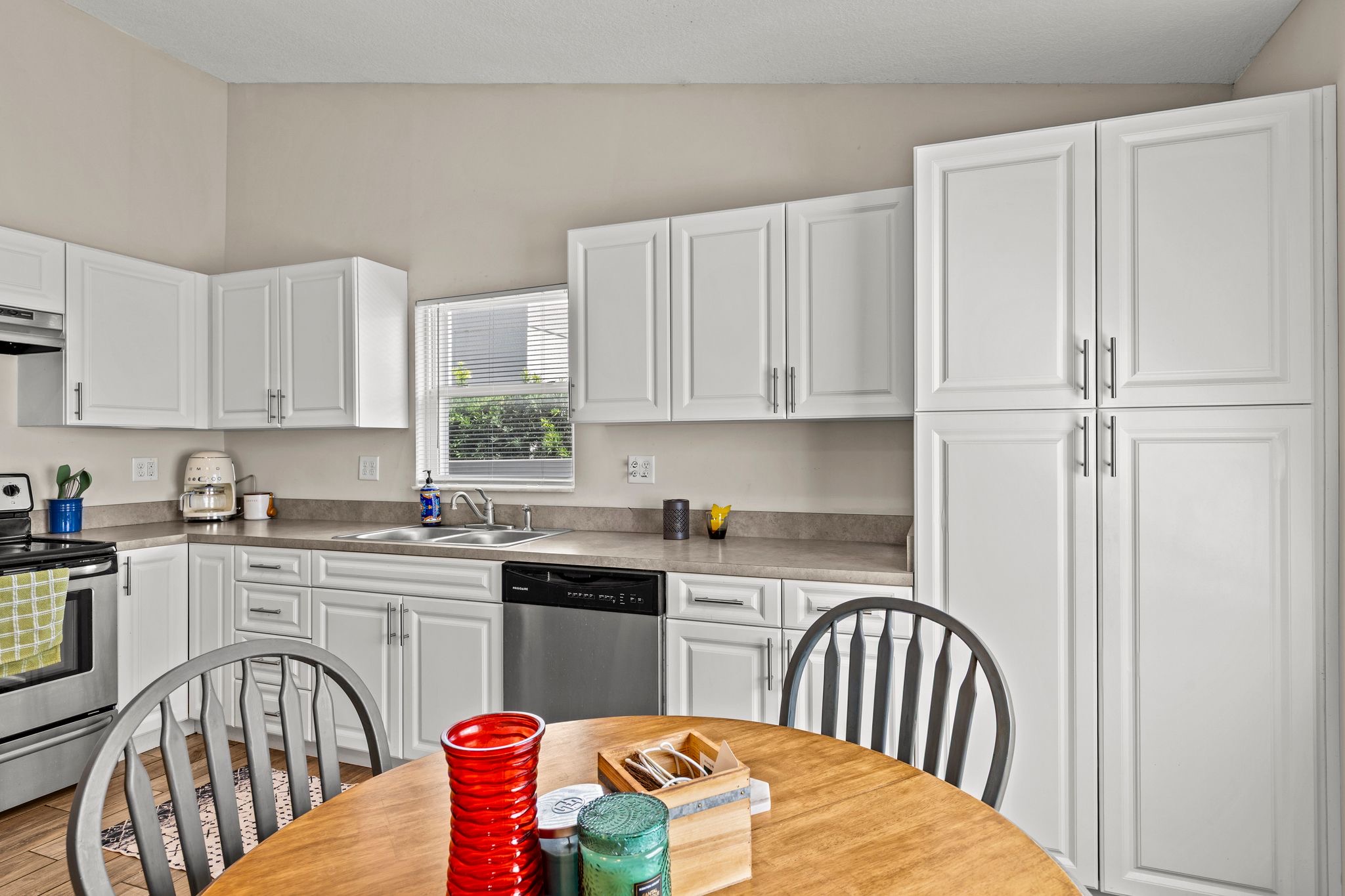 211 S ALBANY AVE | SOHO/HYDE PARK