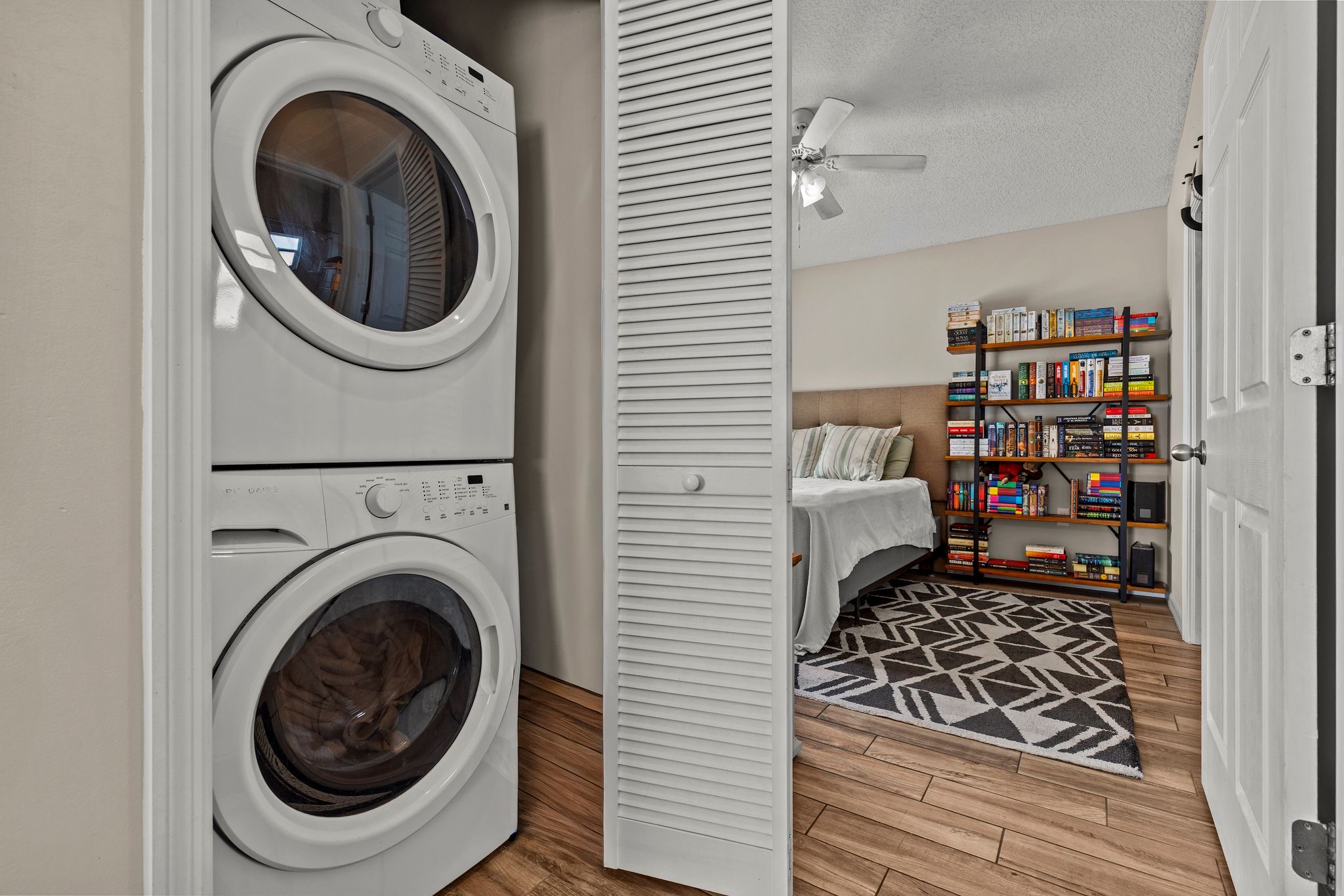 211 S ALBANY AVE | SOHO/HYDE PARK