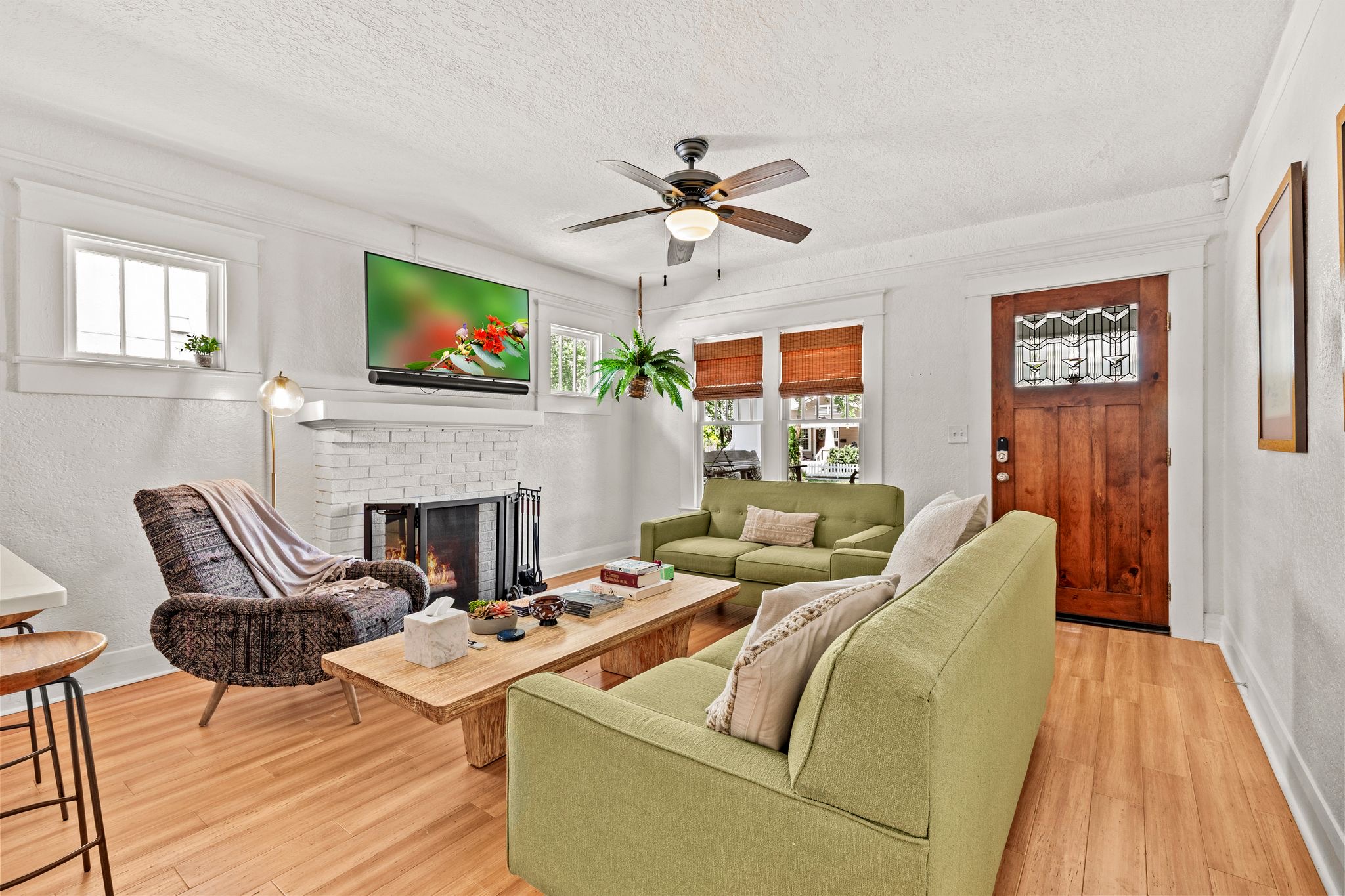 211 S ALBANY AVE | SOHO/HYDE PARK